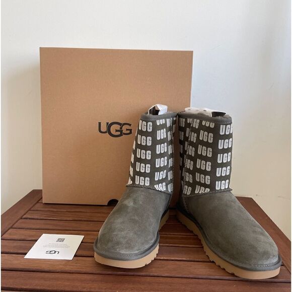 UGG Classic Short II UGG Graphic Boots SLA USA Women Size 7/UK 5/EU 38 - Picture 1 of 13
